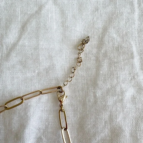 “L” Gold Initial Necklace Set - Picture 3 of 6